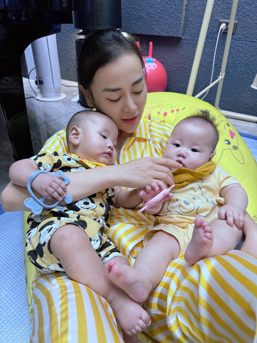Bí quyết lấy lại vóc dáng sau 5 tháng sinh đôi của diễn viên Phương Oanh