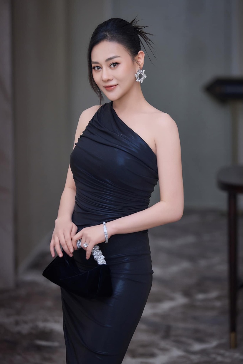 Bí quyết lấy lại vóc dáng sau 5 tháng sinh đôi của diễn viên Phương Oanh