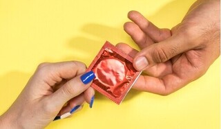 Đeo bao cao su có bị HIV không: Giải đáp chi tiết