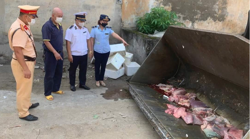Ngăn chặn hơn 2 tạ nội tạng động vật bốc mùi hôi thối trên đường đi tiêu thụ