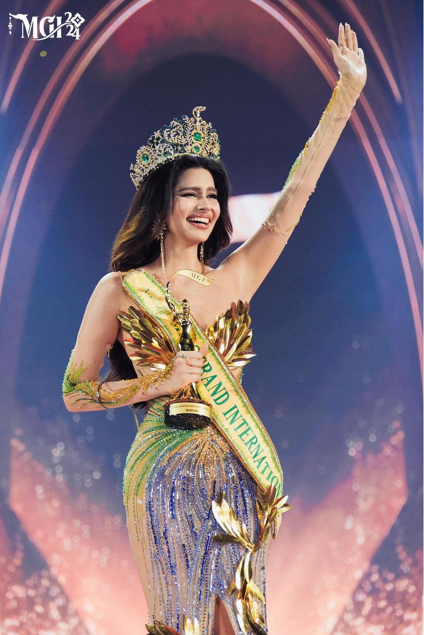 Nhan sắc xinh đẹp đầy mê hoặc của mẹ và em gái tân Miss Grand International 2024 gây ngỡ ngàng