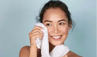 Da khô căng sau khi rửa mặt, phải làm sao để khắc phục?