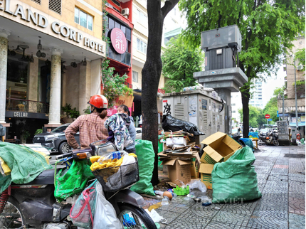 TP.HCM phạt người xả rác bừa bãi