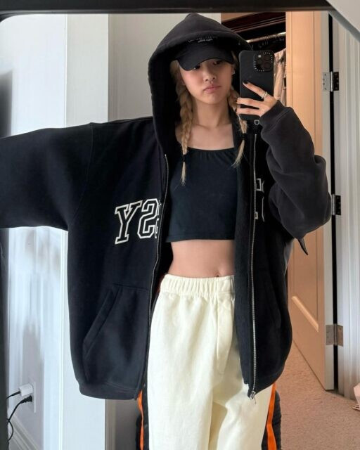 Rosé (BLACKPINK) khiến mạng xã hội 'dậy sóng' với vòng eo nhỏ xíu đến khó tin