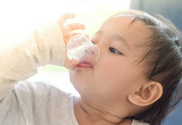 Trẻ nhỏ bị cảm: Những phương pháp giải cảm không dùng thuốc
