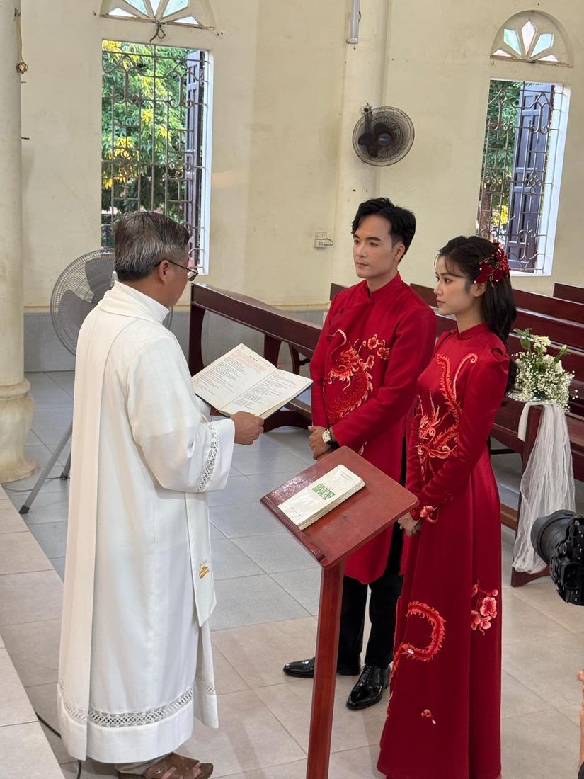 Lễ ăn hỏi của diễn viên Anh Đào có dàn sao phim giờ vàng đến chúc mừng