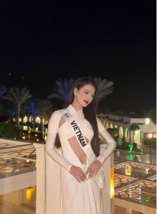 Á hậu Bùi Khánh Linh diện đầm táo bạo tại Miss Intercontinental 2024