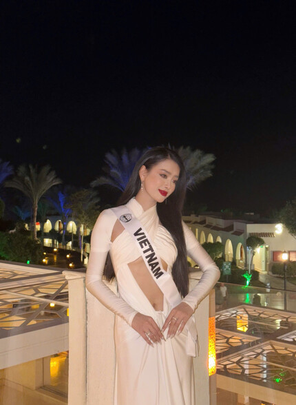 Á hậu Bùi Khánh Linh diện đầm táo bạo tại Miss Intercontinental 2024