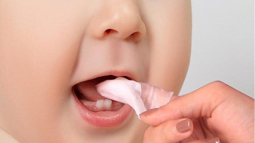 Trẻ bị sốt khi mọc răng: Những điều bố mẹ cần biết