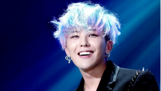 G-Dragon gây xôn xao vì hành động 