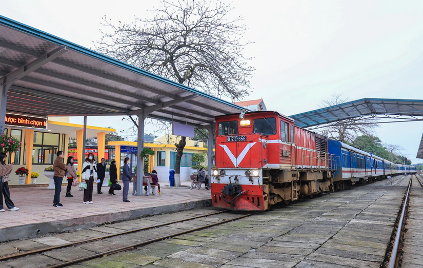 Đường sắt triển khai bán vé tháng phục vụ hành khách đi tuyến Hà Nội - Hải Phòng