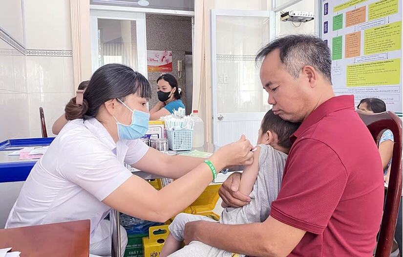 Hà Nội tiếp tục đẩy mạnh rà soát tiền sử tiêm chủng vaccine sởi ở trẻ em