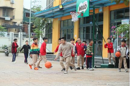 Gỡ khó cho trường đông học sinh