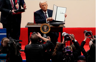 Tuần đầu tại nhiệm của ông Trump: Quyết liệt hơn, khiêu khích hơn