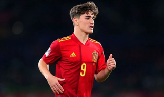 Barcelona có loạt quyết định quan trọng