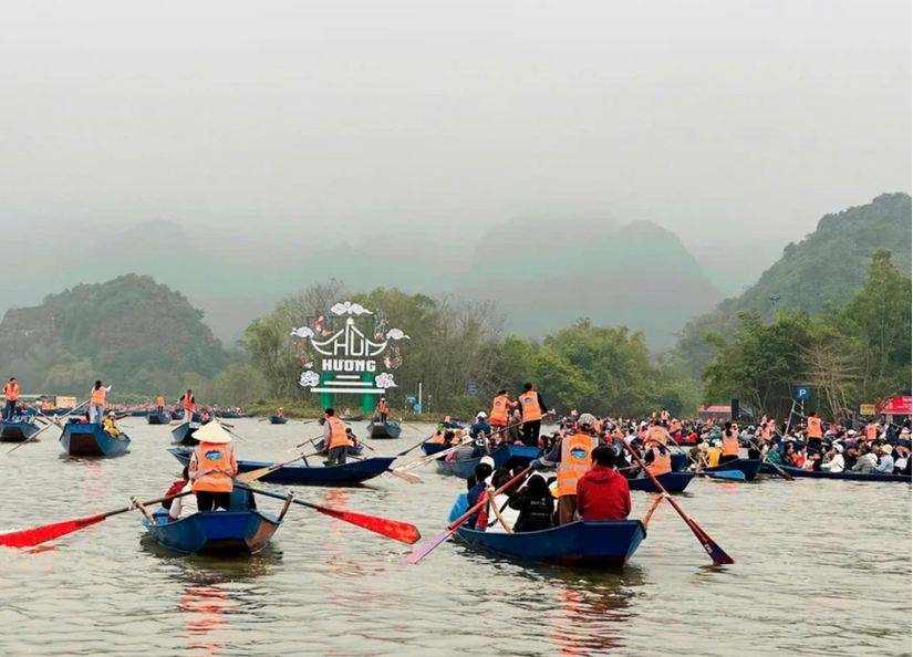 Chùa Hương đón hơn 5,6 vạn du khách trước ngày khai hội