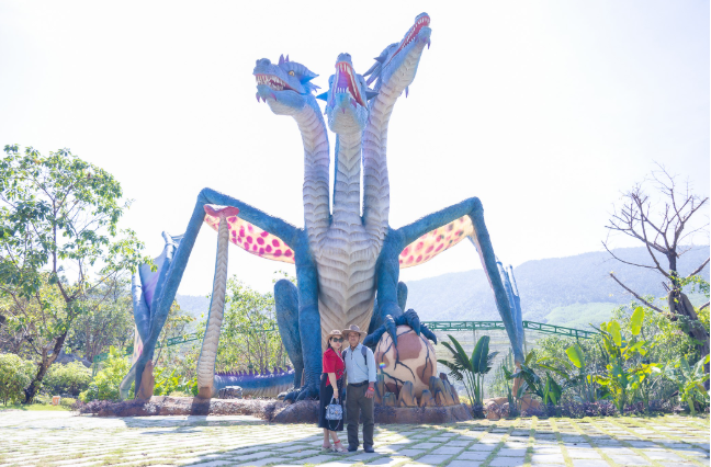 Khu du lịch Núi Thần Tài nhộn nhịp trước ngày 8/3