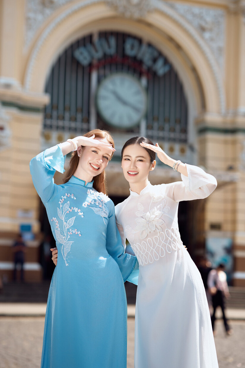 Hoa hậu Ý Nhi rạng rỡ đọ sắc cùng 'đối thủ' tại Miss World