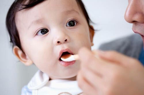 Giải đáp: Có nên bổ sung men vi sinh cho bé thường xuyên?