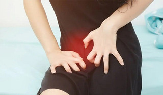 Khí hư như bã đậu có mùi tanh cảnh báo bệnh gì?