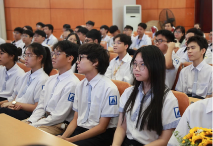 Hà Nội tuyển 2.730 chỉ tiêu vào lớp 10 chuyên