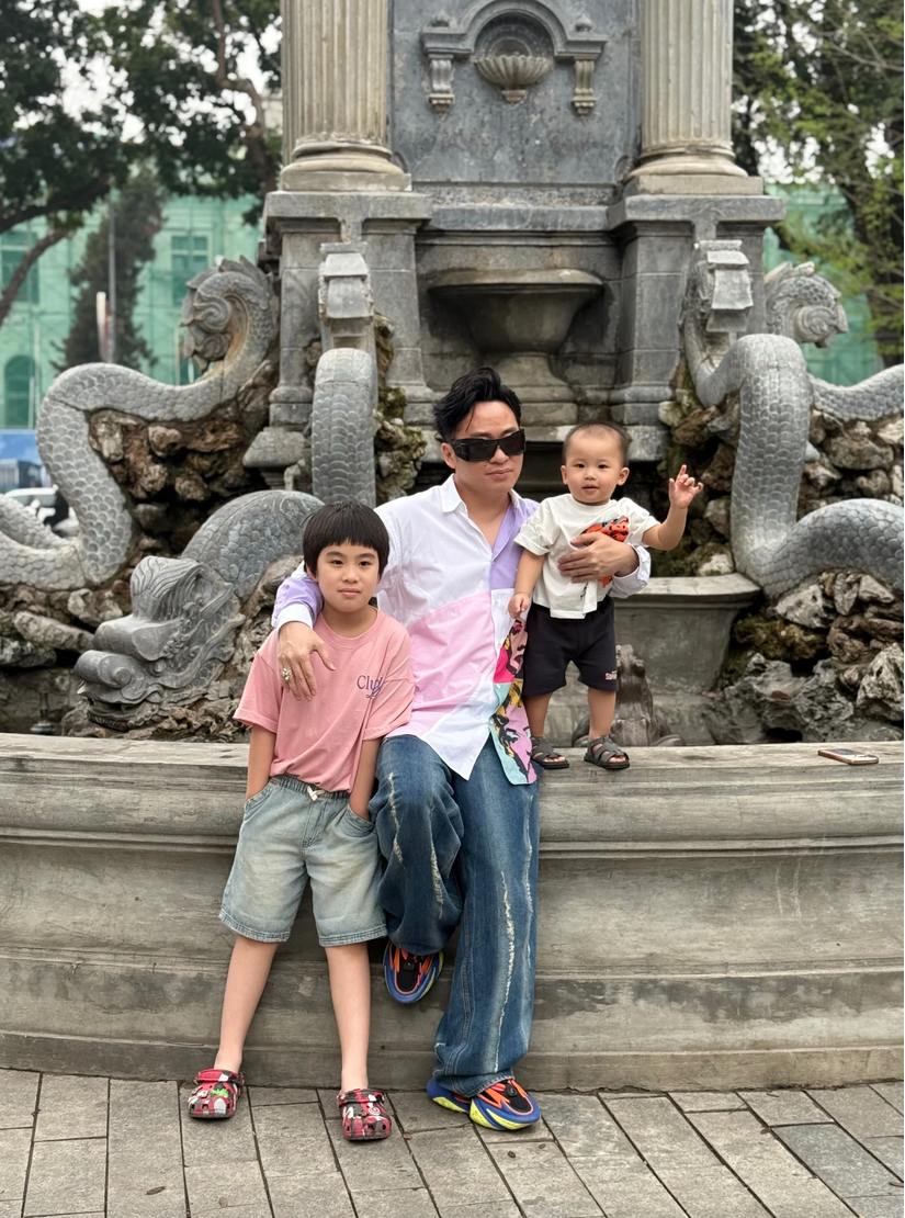 Ca sĩ Tùng Dương lần đầu tiết lộ về con trai nuôi tên Sóc