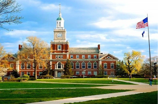 Cuộc đối đầu Trump - Havard