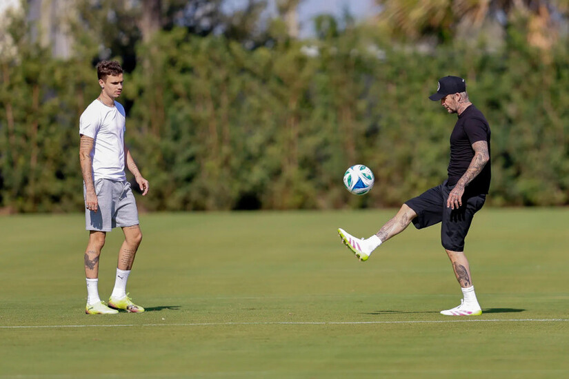 Messi ‘mê mẩn’ kỹ thuật của ông chủ Beckham