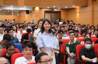 Trường Đại học Y Hà Nội lý giải cấm sinh viên mặc váy ngắn, cạp trễ, quần jean rách, nhuộm tóc...