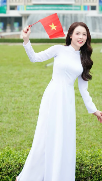 Sao Việt gây xúc động với hình ảnh chào mừng 50 năm Ngày Giải phóng miền Nam, lan tỏa tinh thần tự hào dân tộc