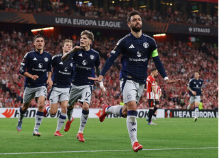 Thủ quân Man Utd đi vào lịch sử