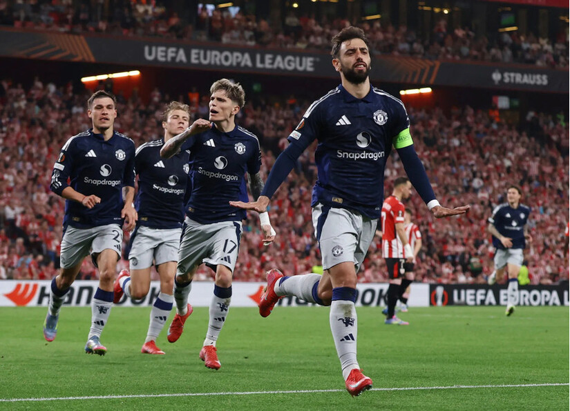 Thủ quân Man Utd đi vào lịch sử