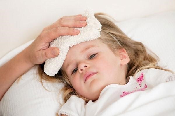 Nguyên nhân và các biện pháp xử lý khi trẻ sốt về đêm kèm ho