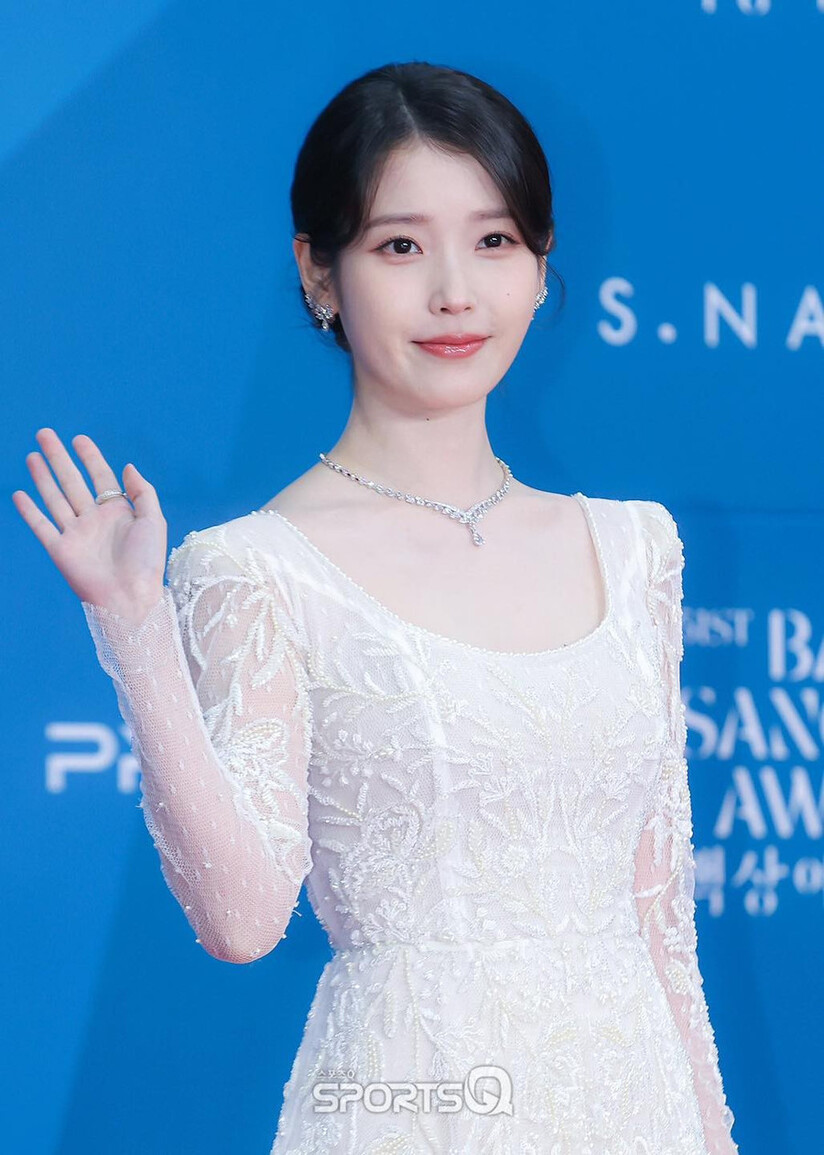 Song Hye Kyo gây sốt, IU cùng Park Bo Gum trắng tay ở Baeksang 2025