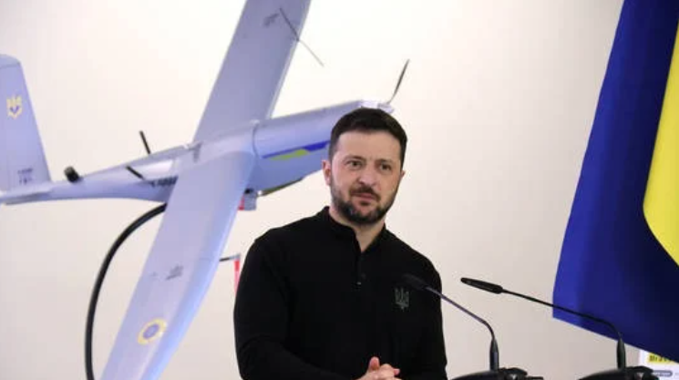 Ông Zelensky muốn gì khi ồ ạt tung đòn tấn công Moscow trước lễ duyệt binh Ngày Chiến thắng?