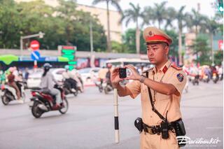 Hà Nội dùng camera 'siêu nhỏ' ghi hình phạt nguội giao thông