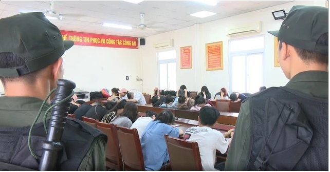 Triệt phá đường dây lừa đảo hàng trăm tỷ đồng dưới hình thức 'Cắt đá tìm ngọc'