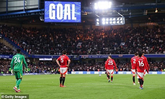 Fernandes sánh ngang Ronaldo, Man Utd tệ chưa từng có