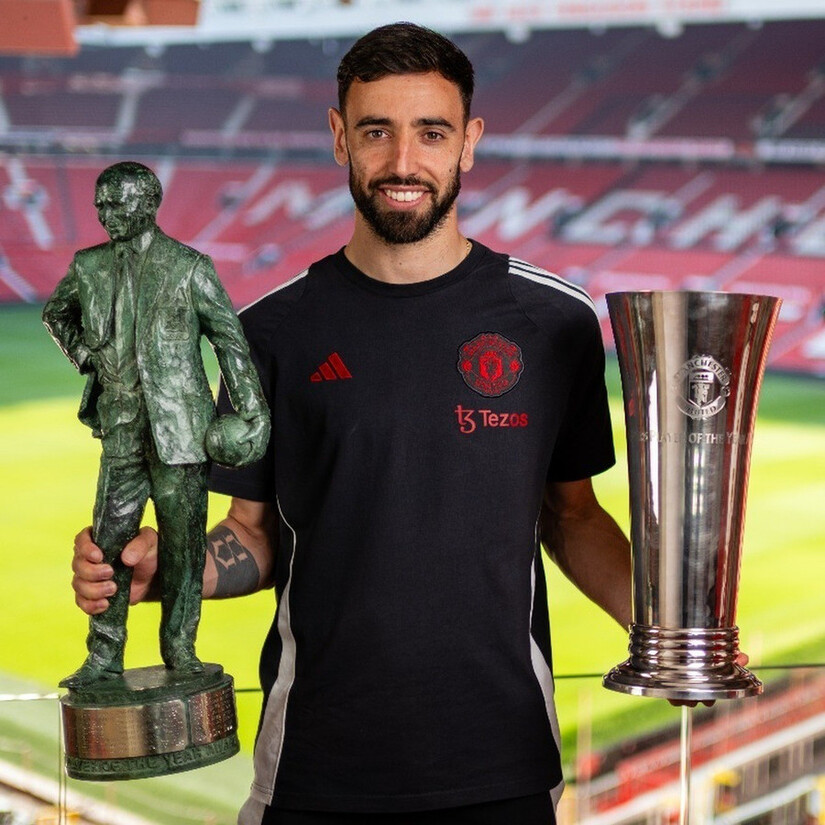 Fernandes sánh ngang Ronaldo, Man Utd tệ chưa từng có