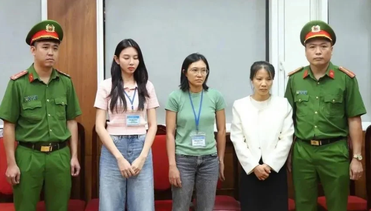 Hoa hậu Thùy Tiên bị tước danh hiệu Gương mặt trẻ Việt Nam tiêu biểu