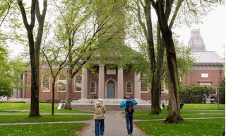 Đại học Harvard kiện chính quyền Trump vì lệnh cấm tuyển sinh viên quốc tế