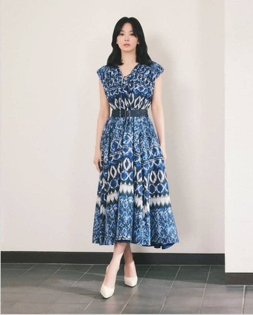 Thời trang tối giản của Song Hye Kyo nhận mưa lời khen