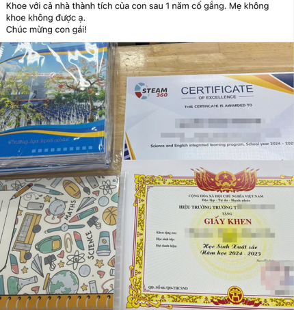 Khoe giấy khen: 