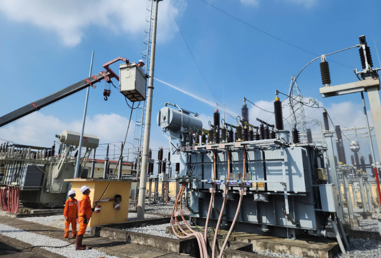 EVNNPC kêu gọi khách hàng tiếp tục tiết kiệm điện giữa đợt nắng nóng gay gắt