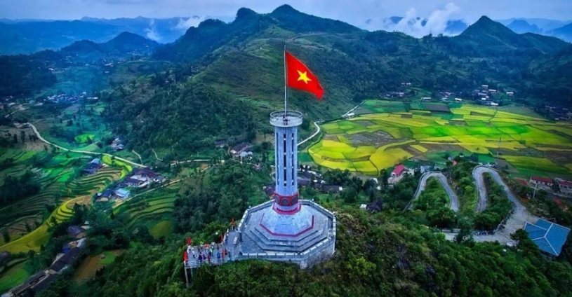 Tạm dừng tham quan Cột cờ Quốc gia Lũng Cú