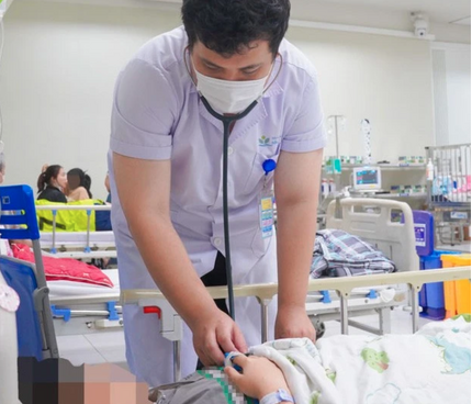 Thiếu niên ngộ độc do dùng thuốc lá điện tử