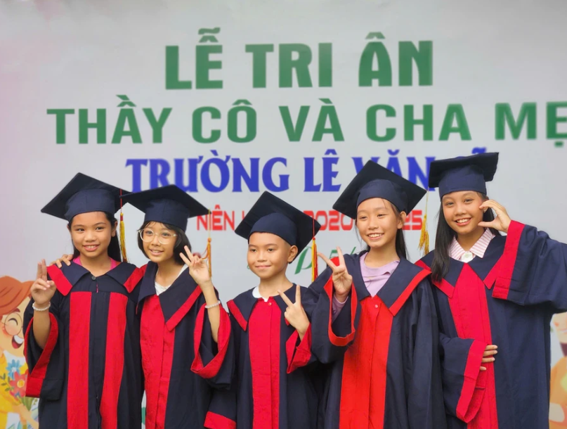 Phụ huynh sập bẫy lừa đảo: Con trẻ 'mất trắng' mùa hè