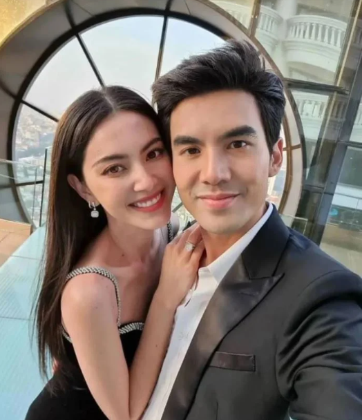 Mai Davika công bố đính hôn sau 8 năm yêu