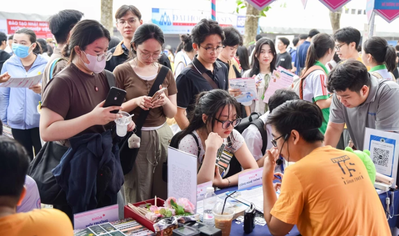 Thông tin tuyển sinh, đào tạo: Đừng để thí sinh 'mò kim đáy bể'