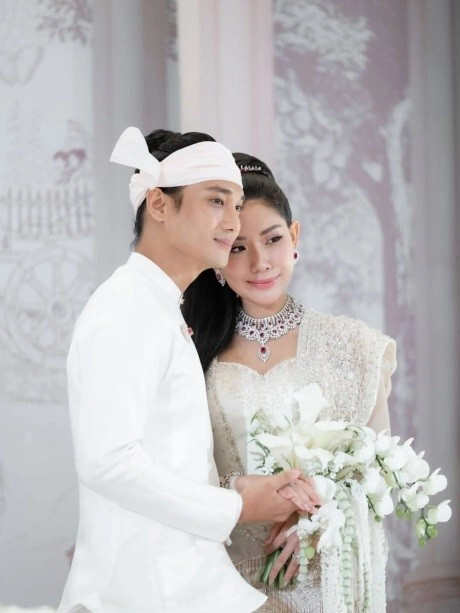 'Diễn viên đẹp trai nhất thế giới' từng đi tu bất ngờ kết hôn